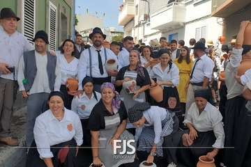 Unas 5.000 personas se remojan en la primera Traída del Agua tras la pandemia/Francisco Javier Santana y TA.